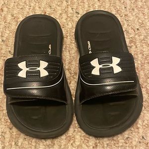 Under Armour Youth Black Slides, Size: 1Y